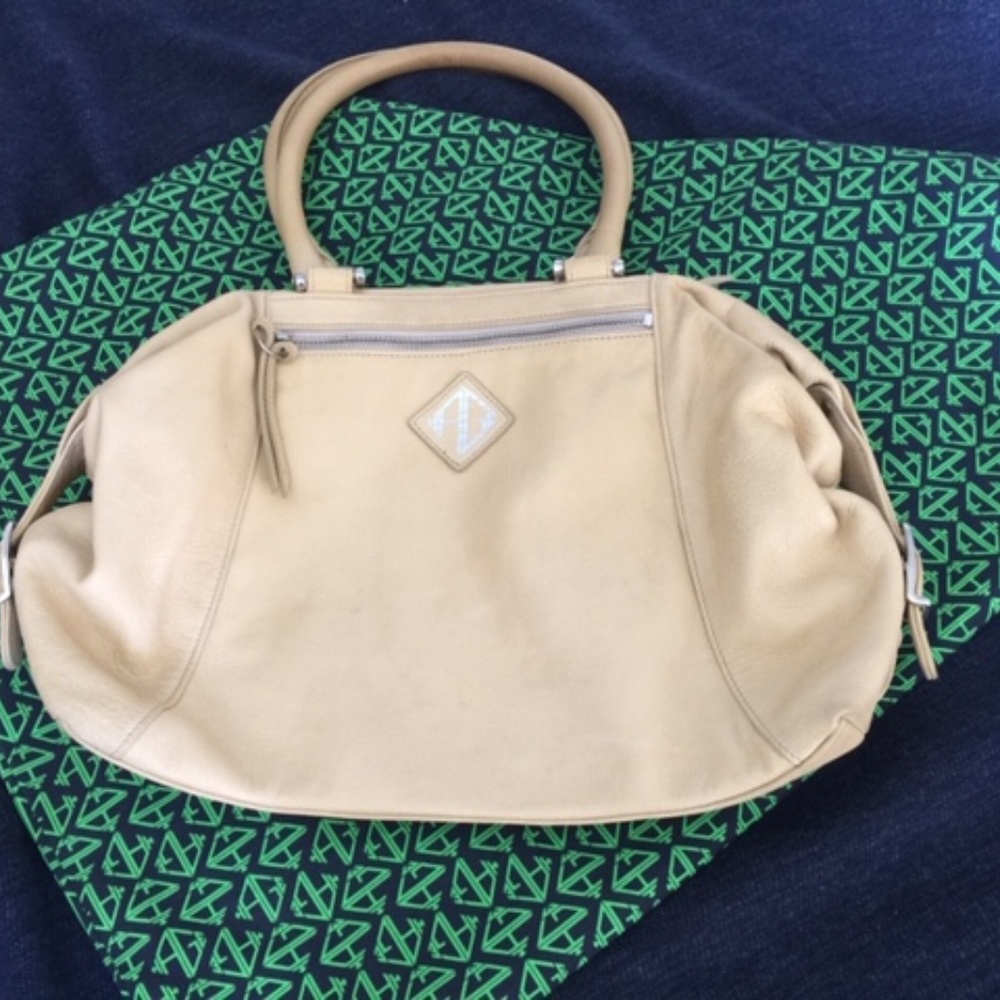 Kage handbag with matching dust cover